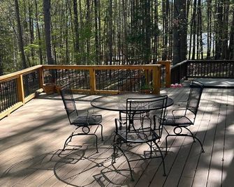 Cozy Kerr Lake waterfront home with private boat dock. - Henderson - Balkon