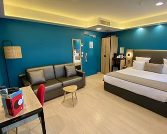 Grand Hôtel Clichy Paris - Clichy - Makuuhuone