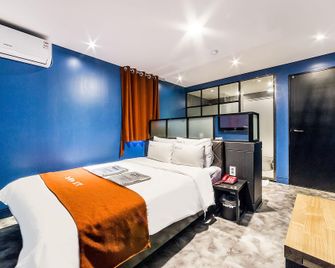 Chuncheon Hotel Lavender - Čchunčchon - Ložnice