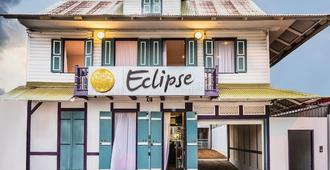 Eclipse La Belle Etoile - Cayena - Edificio