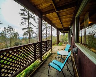 Cellar Master's Suite - Peaceful, Private Suite on Picturesque 5 acres! - Murphys - Balcony