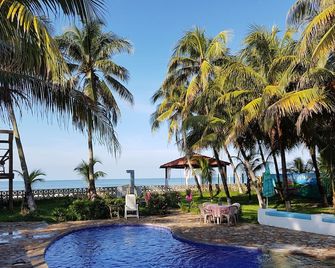 'A Wave from it All' Let the Waves Wash Your Cares Away. - Playa El Pimental - Piscina