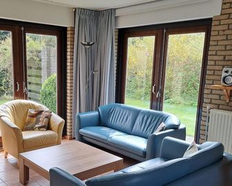 Detached house of 95m2, exclusive on the edge of the park, garden 700m2. - De Cocksdorp - Wohnzimmer