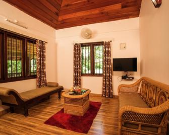 Crescent Family Resort - Sultan Bathery - Living room