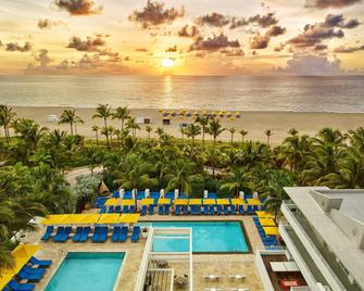 Tribute Portfolio Resort Royal Palm South Beach Miami - מיאמי ביץ' - בריכה