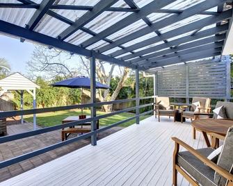 Pine Cottage, 5A Nelson Street - Nelson Bay - Balcony