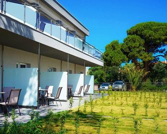 Finikas Garden Beach Resort Nikiti - Nikiti - Patio