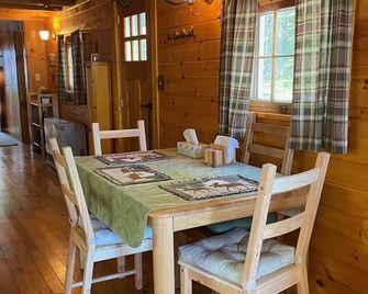 Heartland Camp on Quimby Pond - Rangeley - Dining room