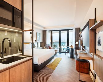 Kennedy 89 Unbound Collection By Hyatt - Frankfurt - Quarto