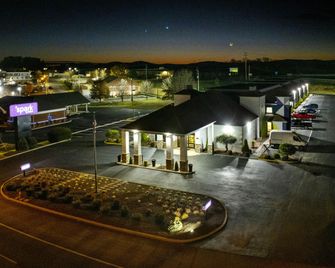 Spark by Hilton Abingdon I-81 near Fairgrounds - Abingdon - Building