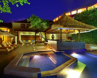 Alamkulkul Boutique Resort - קוטה - בריכה