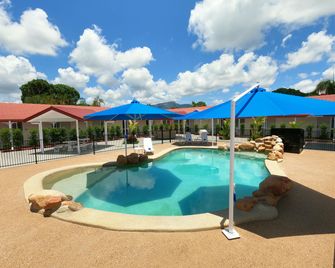 Monte Carlo Motor Inn - טאונסוויל - בריכה