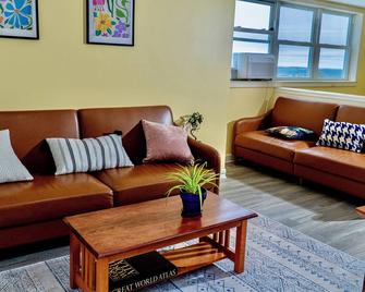 Charming Cottage Retreat Near Skaneateles with Stunning Otisco Lake Views - Skaneateles - Sala de estar