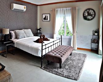 Vanida Antique Home - Sattahip - Habitación