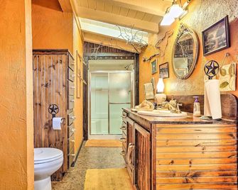 Lodge on Lake Siesta: Spacious La Grange Retreat! - La Grange