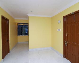 Collection O Mannat Guest House - Kolkata - Hallway