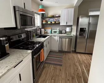 Dorothy's Cottage. - Indiana - Kitchen