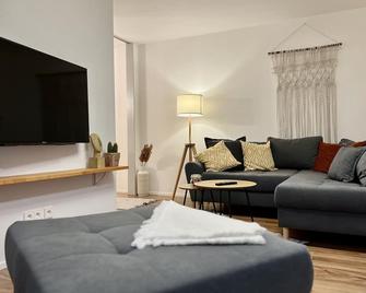Modernes Apartment mit besonderem Charme - 1A Guesthouse - Kehl - Sala de estar
