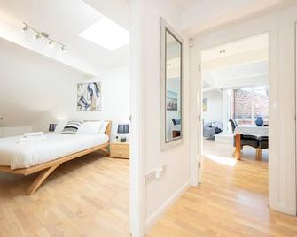 The Chorlton Deluxe\n - Manchester - Bedroom