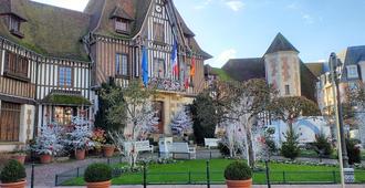 Hôtel Le Chantilly - Deauville - Rakennus