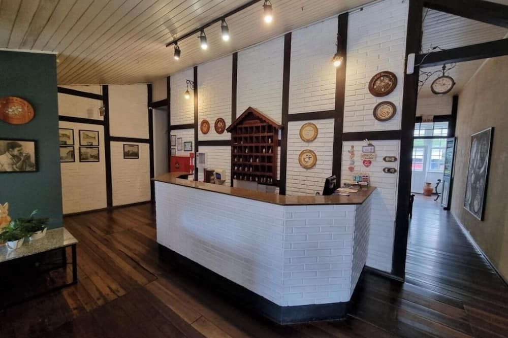 Hotel Hermann - בלומנאו - דלפק קבלה