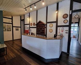 Hotel Hermann - בלומנאו - דלפק קבלה