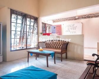Athaya Guest House - Depok - Sala de estar
