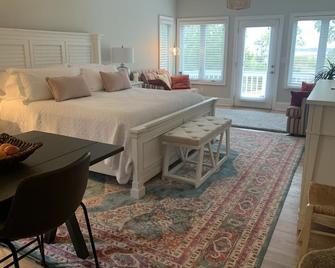 Romantic waterfront studio suite - Johns Island - Bedroom