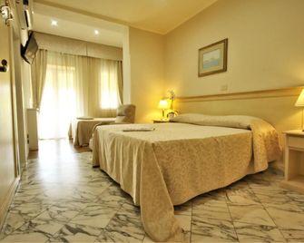 Hotel Coluccini - Marina Di Pietrasanta