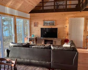 Eastman's Seaside Cottage with Private Beach - Deer Isle - Sala de estar