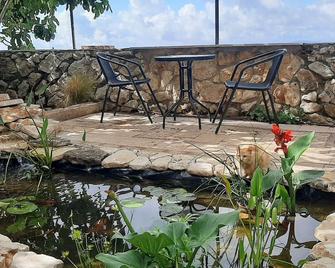 Relaxed garden apartment with Galilee sea view 1 - Zefat - Patio