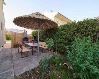 Apartments Vujina - Kastela - Patio