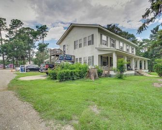 Picayune Tiny Home Rental about 11 Mi to Space Center! - Picayune - Edificio