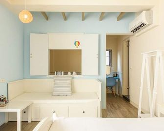 Rainbow Field House - נאנטו סיטי - סלון