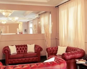 c-hotels Club House Roma - Rome - Living room