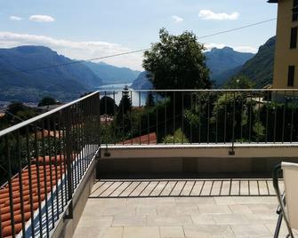 Casa Pierini - Civenna - Balcony