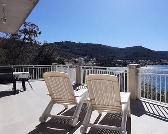 Apartment Classic Korcula - Two Bedroom Apartment With Terrace And Sea View - Žrnovo - Balcony
