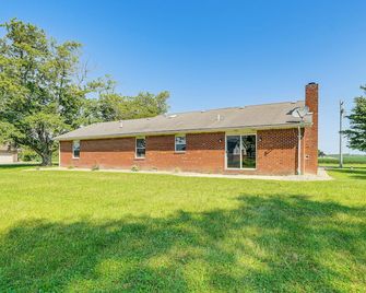 12 Mi to Mississinewa Lake: Peaceful Retreat - Kokomo - Building