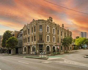 Vulcan Hotel Sydney - Sydney - Building