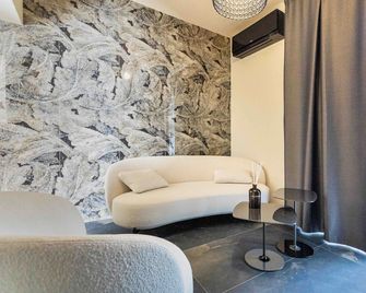 Etrus Boutique Room Amalfi - Amalfi - Ruang tamu