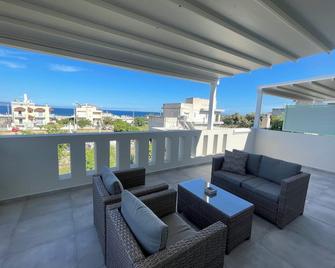 Kallisti Stay - Artémida - Balcony