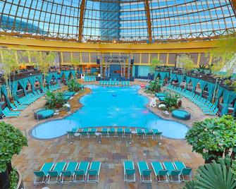 Harrah's Resort Atlantic City - Atlantic City - Piscina