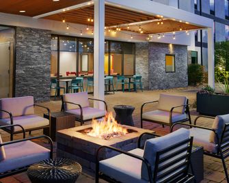 Home2 Suites by Hilton Champaign / Urbana - Champaign - Bygning