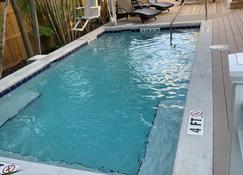 Quiet, Quaint, And Conveniently Located! New Pool! - Key West