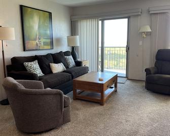 Ocean Front - Amazing views - Seaside - Living room