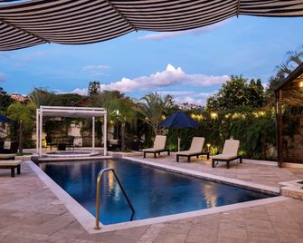 Comfort Inn Tegucigalpa - Tegucigalpa - Pool