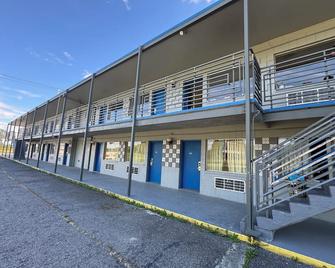 OYO Nights Inn - Selma - Building