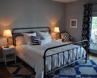 Totally Renovated Waterfront Cottage, Snowbird's Paradise, Boater's Dream - Port Royal - Habitación