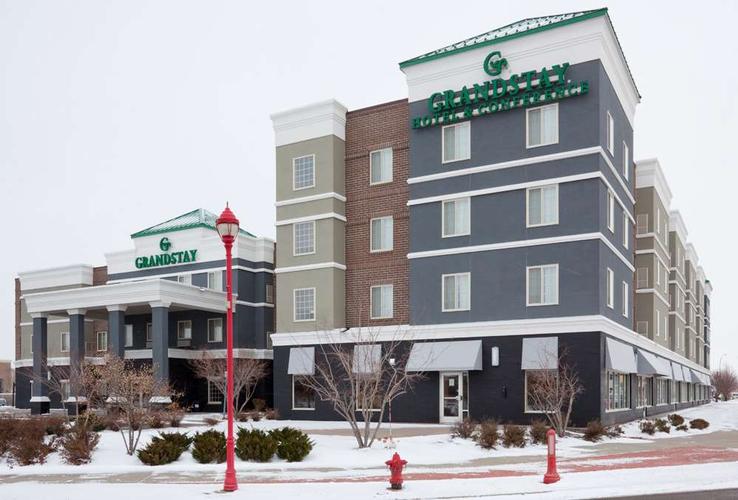 Grandstay Hotel Conference Apple Valley 93 1 7 0 Apple Valley Hotel Deals Reviews Kayak