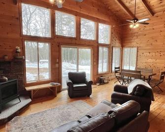 The River House Limit 6 4 Bedroom Home by RedAwning - 西貢（緬因州） - 客廳